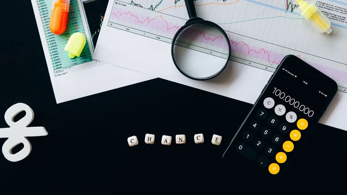 Analyze financial trends using charts, calculator, and data tools.
